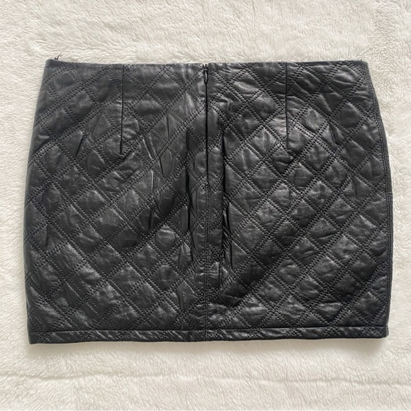 ZARA | Leather quilted mini skirt with gold zips - Picture 5 of 9